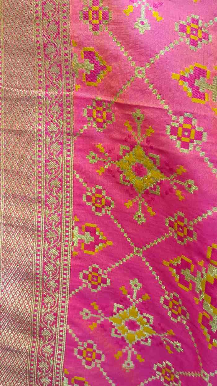 Desi Butik's Royal Pink Banarasi Silk dupata with Golden Zari Motifs DB2254