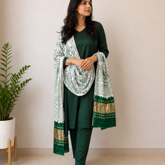 Desibutik Women's Bottle Green V-Neck Kurta Set