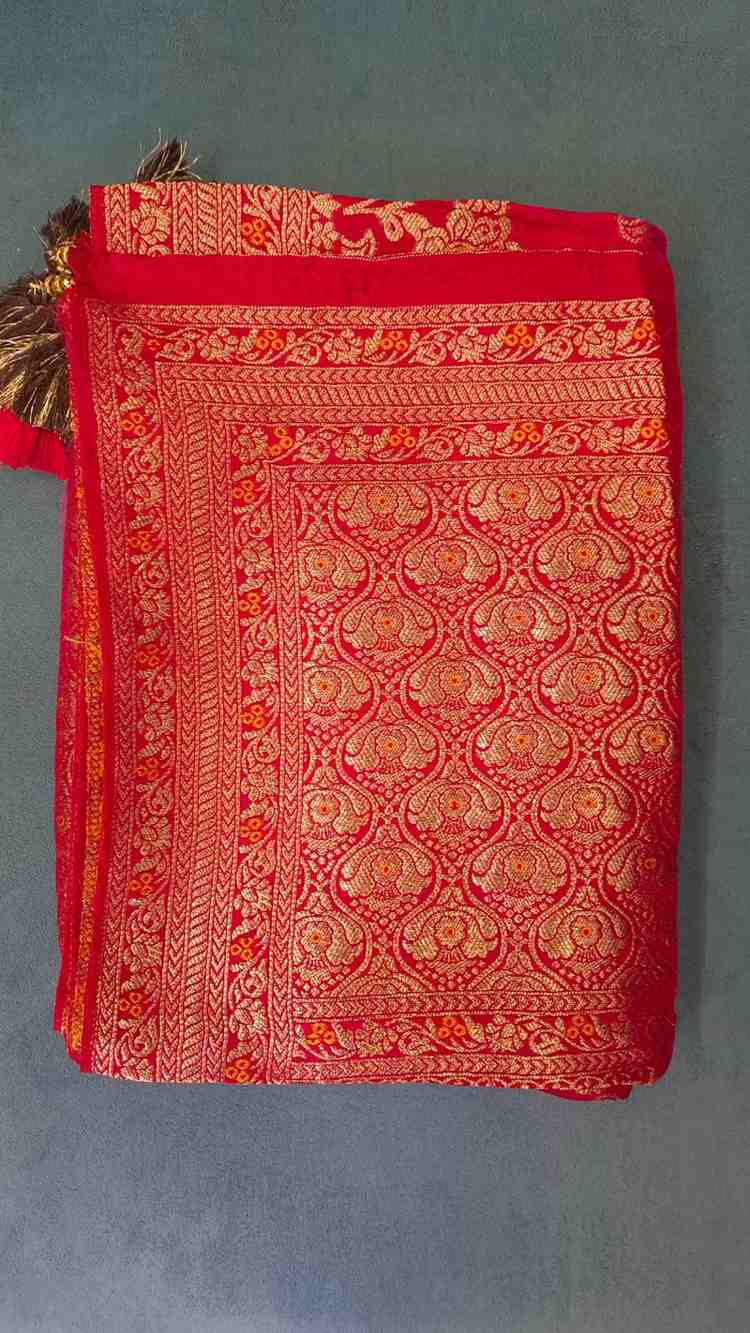 Desi Butik Rani Pink Banarasi Silk Dupatta with Floral Jaal DB2256