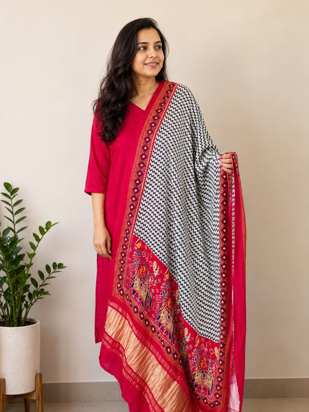 Desibutik Women's Red V-Neck Kurta Set