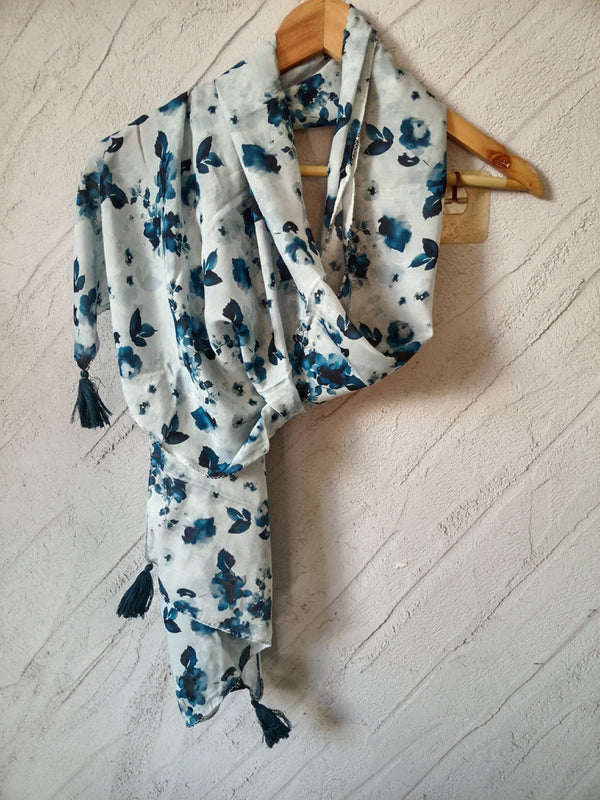 Pleasing Multicolor Printed Muslin Regular Wear Scarves/Stoles for Women SC71