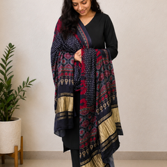 Desibutik Women's Black V-Neck Kurta Set