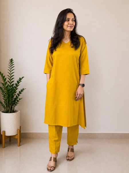 Desibutik Women's Yellow V-Neck Kurta Set
