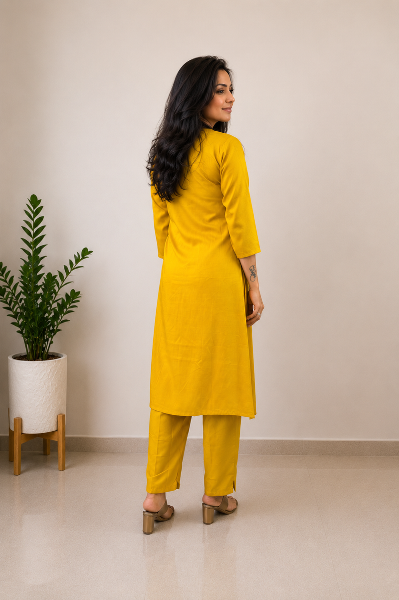 Desibutik Women's Yellow V-Neck Kurta Set