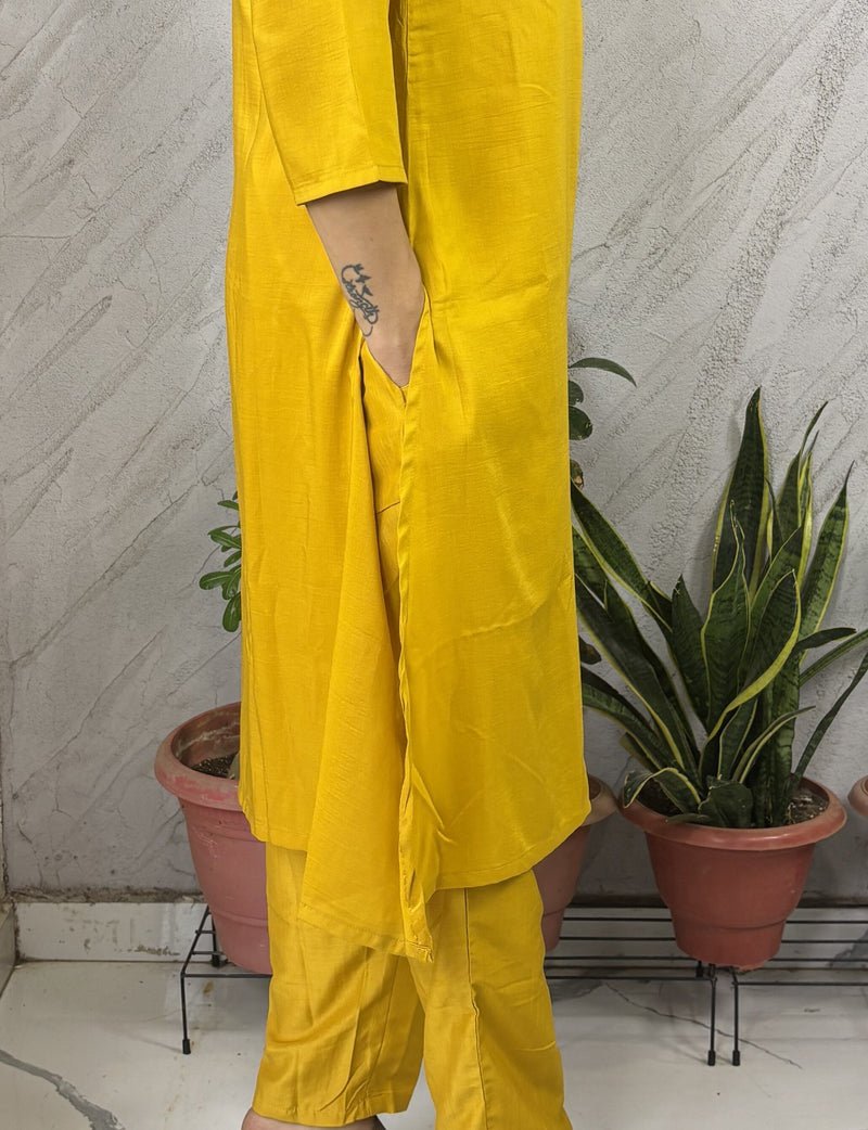 Desibutik Women's Yellow V-Neck Kurta Set