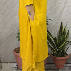 Desibutik Women's Yellow V-Neck Kurta Set