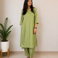 Desibutik Women's Olive Green V-Neck Kurta Set