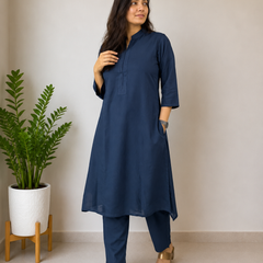 Desibutik Women's Navy Blue Collor Neck Kurta Set