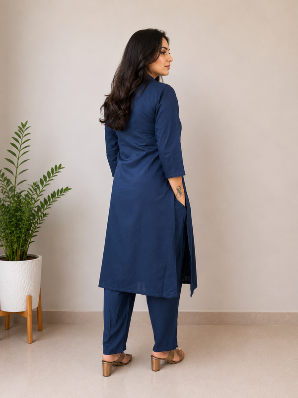 Desibutik Women's Navy Blue Collor Neck Kurta Set
