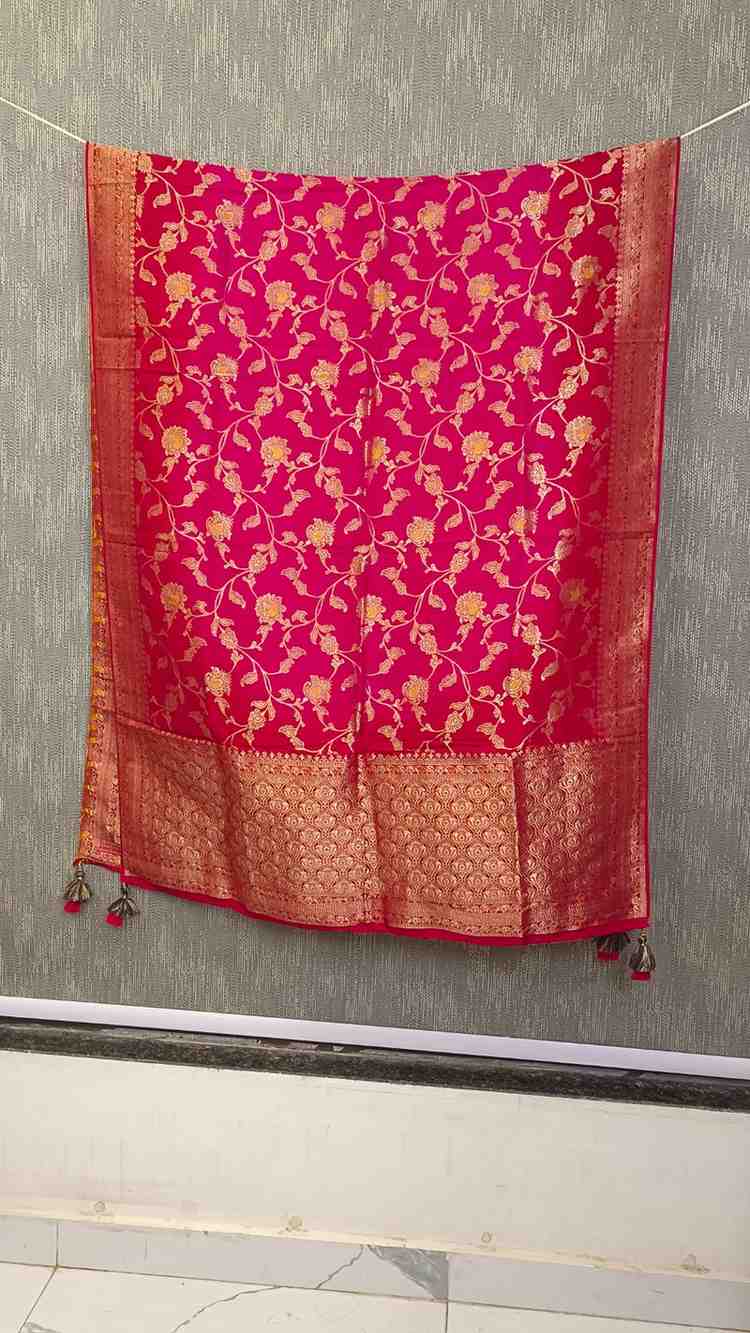 Desi Butik Rani Pink Banarasi Silk Dupatta with Floral Jaal DB2256