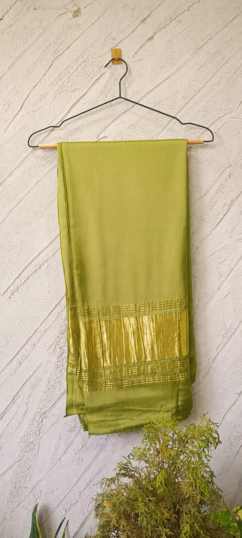 Desi Butik Women’s Olive Green Gaji Silk Solid Dupatta DB2263