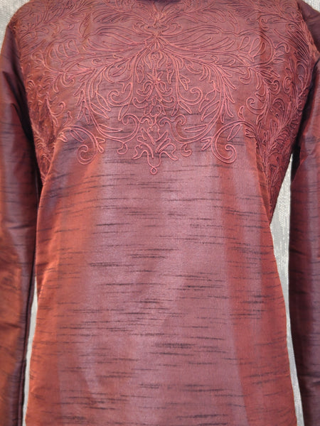 DESI BUTIK Men’s Maroon Embroidered Straight Kurta with White Churidar