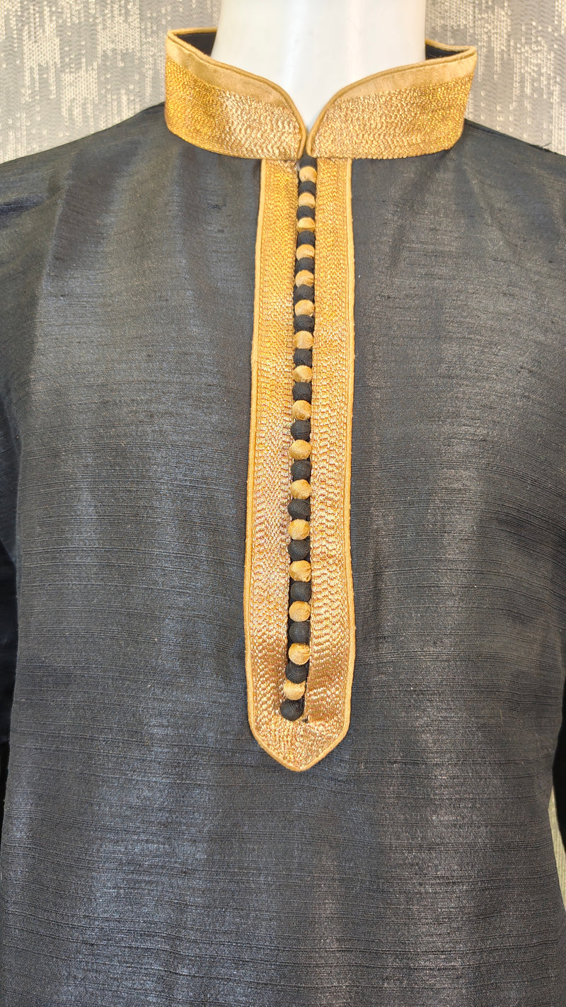 DESI BUTIK Men's Black textured Kurta Set