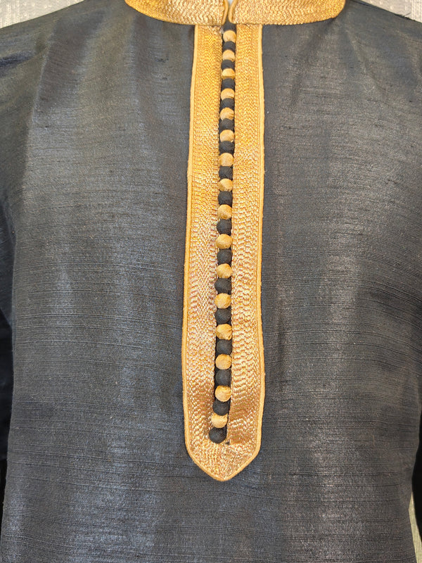 DESI BUTIK Men's Black textured Kurta Set