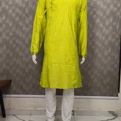 DESI BUTIK Men's Green Texture Kurta Set