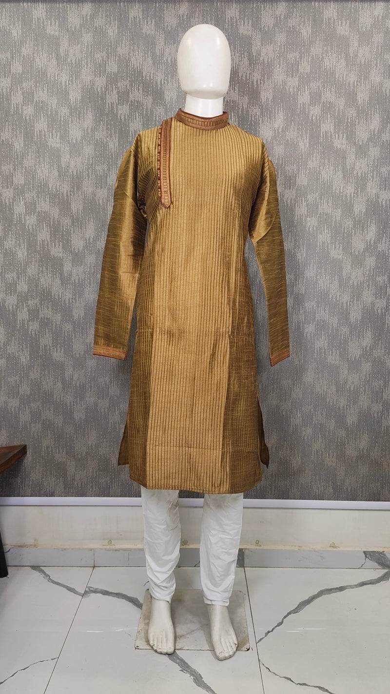 DESI BUTIK Men's Golden Textured  Kurta Set