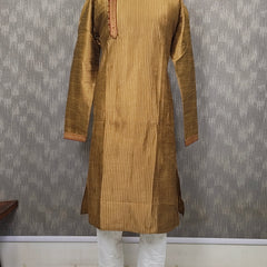 DESI BUTIK Men's Golden Textured  Kurta Set