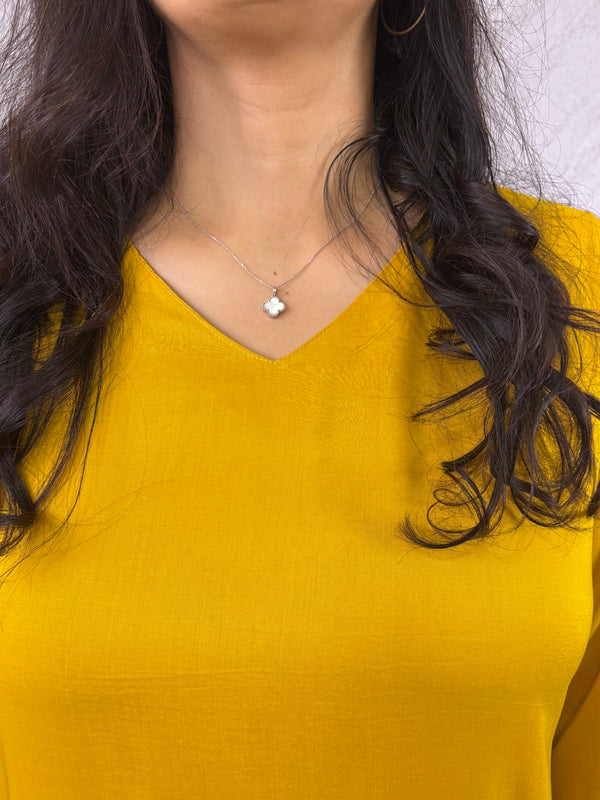 Desibutik Women's Yellow V-Neck Kurta Set