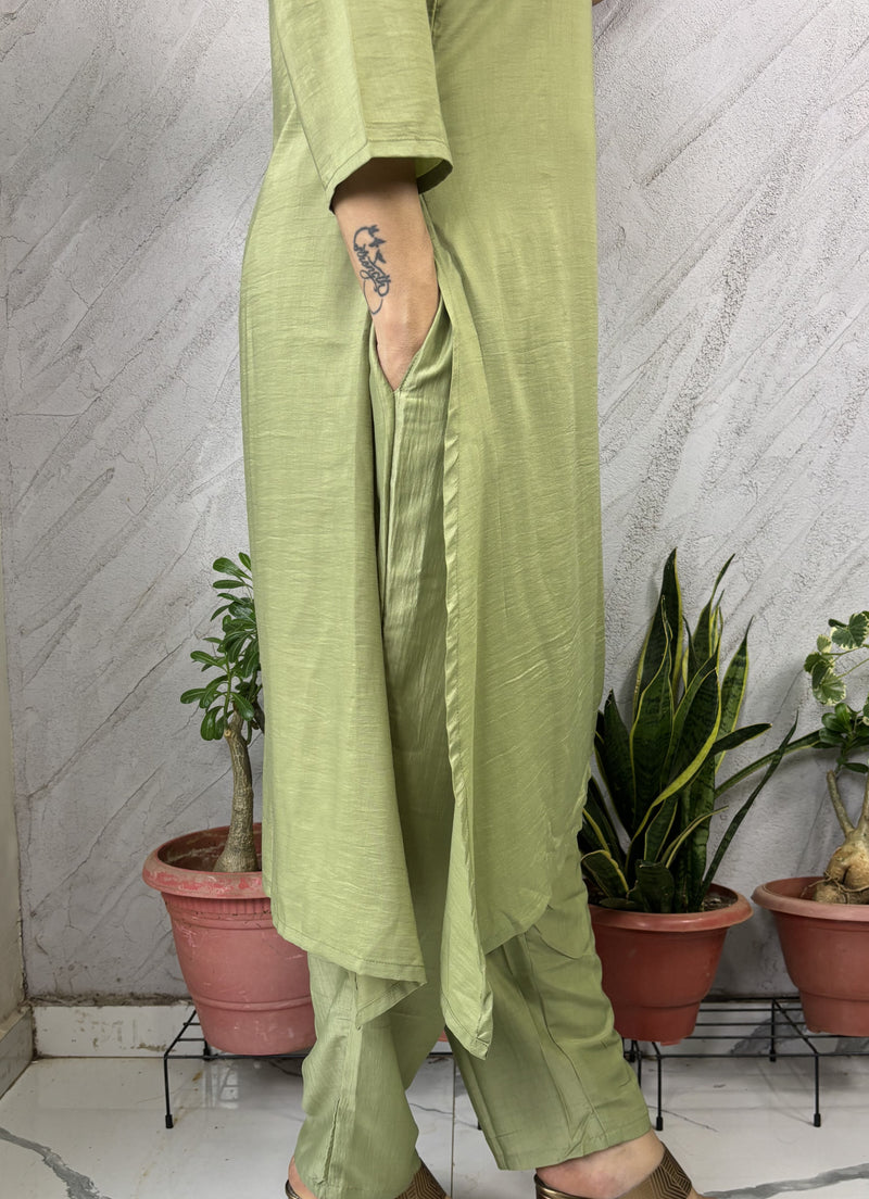 Desibutik Women's Olive Green V-Neck Kurta Set