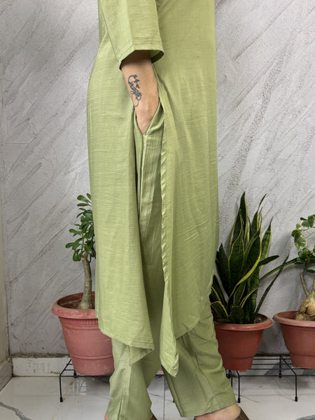 Desibutik Women's Olive Green V-Neck Kurta Set